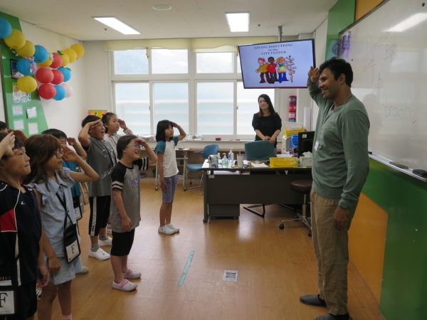 충북 국제교육원 중부분원의 초등글로벌 기초과정의 지난해 강좌 모습.