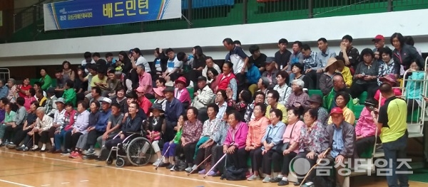 제5회 음성군 장애인 체육대회에 참가한 선수 및 가족들. (사진제공=음성타임즈)