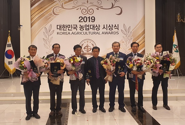 2019 대한민국 농업대상 수상자들. (사진제공=충북도의회)