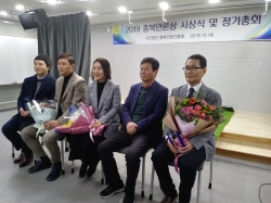18일 충북언론인클럽으로부터 '충북언론상'을 수상한 이재경 기자(사진 맨 오른쪽)