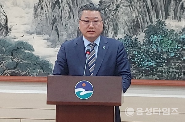 5일 기자회견에서 총선 불출마 선언하고 있는 김주신 예비후보. (제공=음성타임즈)