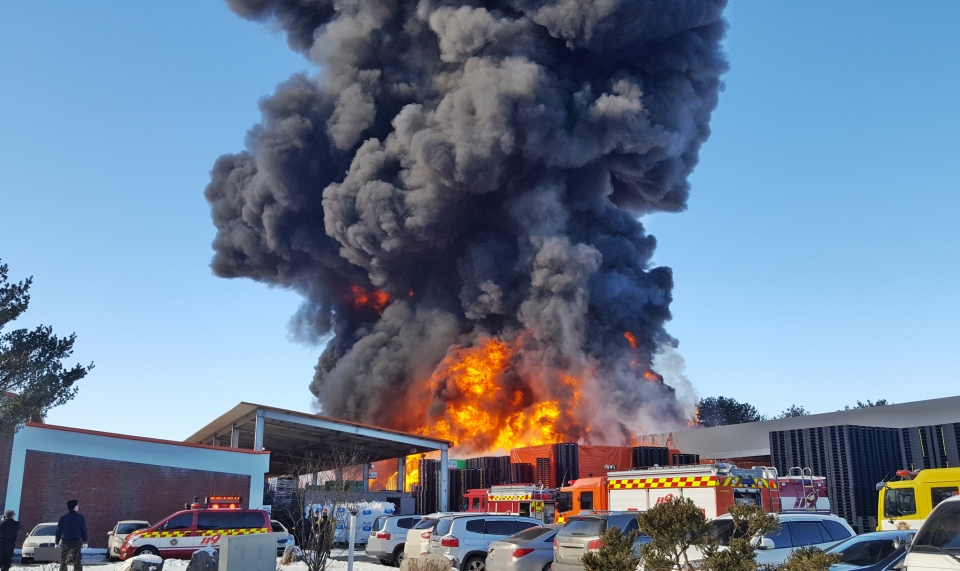 지난 1월 19일 증평군 도안면 한 제조공장에서 발생한 화재 장면.(증평소방서 제공).