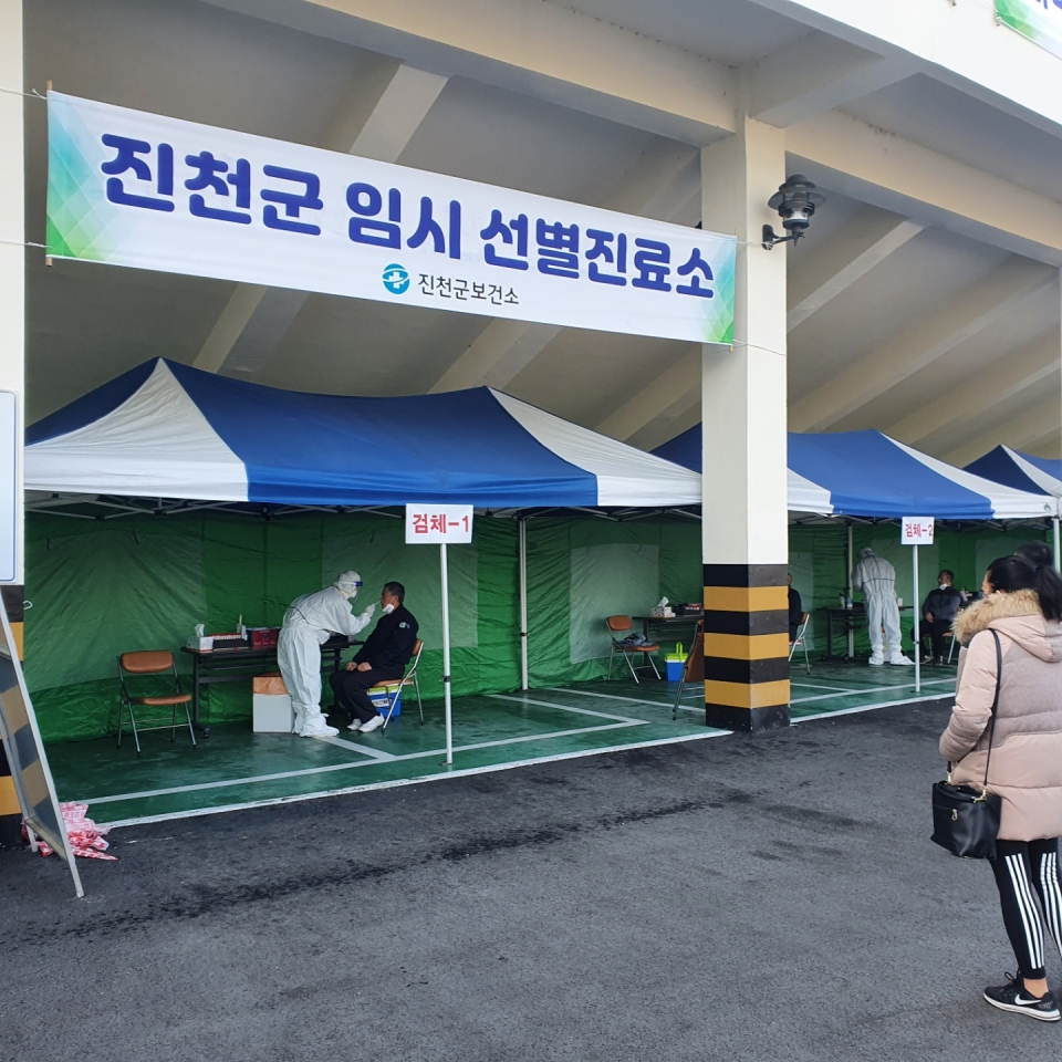 28일 진천군(군수 송기섭)에 따르면 첫 확진자가 발생한 지난해 3월부터 같은 해 12월까지 10개월 동안 총 121명이 양성판정을 받아 월평균 12.1명의 확진자가 발생한 것으로 집계됐다.