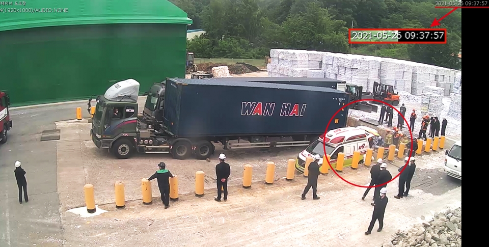 지난 달 26일 쌍용C&B 조치원 공장에서 화물운전자 A씨가 컨테이너에 실린 압축파지 덩어리가 쏟아져 사망하는 사고가 발생했다.