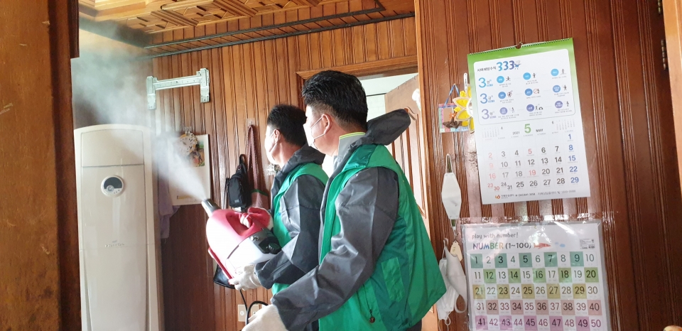 영서동 새마을남녀협의회 방역활동 모습 / 제천시