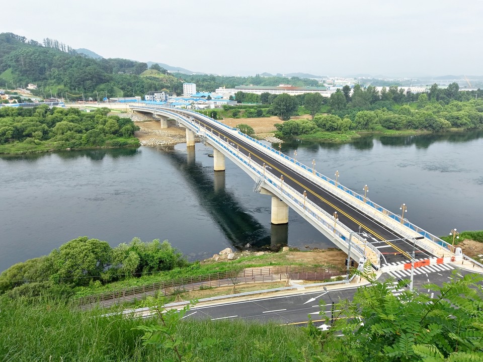 동량대교 전경 / 충주시