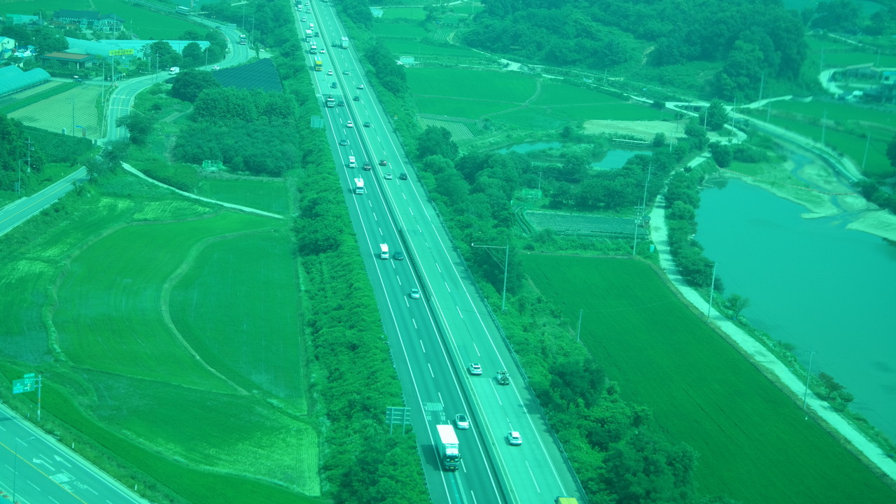 충북경찰청이 헬기에서 촬영한 고속도로 모습.