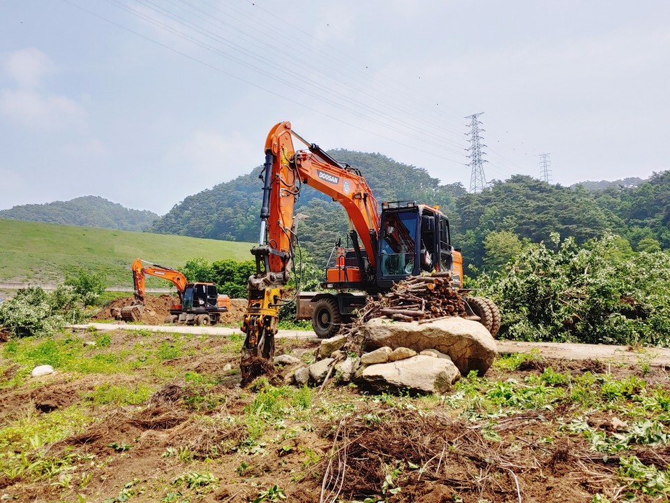 지난해 과수화상병 매몰작업 모습 / 충주시