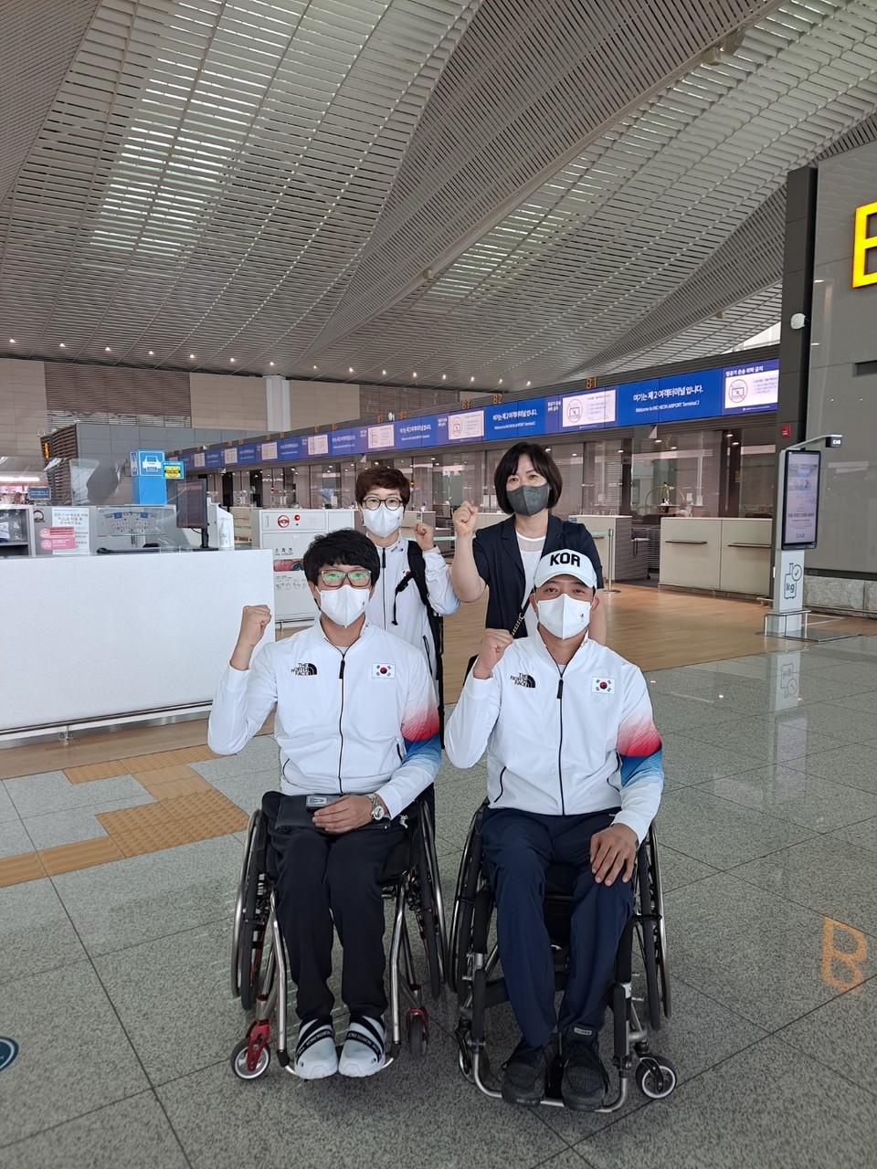 왼쪽 위 김연미 선수, 왼쪽 아래 이장호 선수, 오른쪽 위 임봉숙 감독, 오른쪽 아래 박진호 선수.(청주시 제공)
