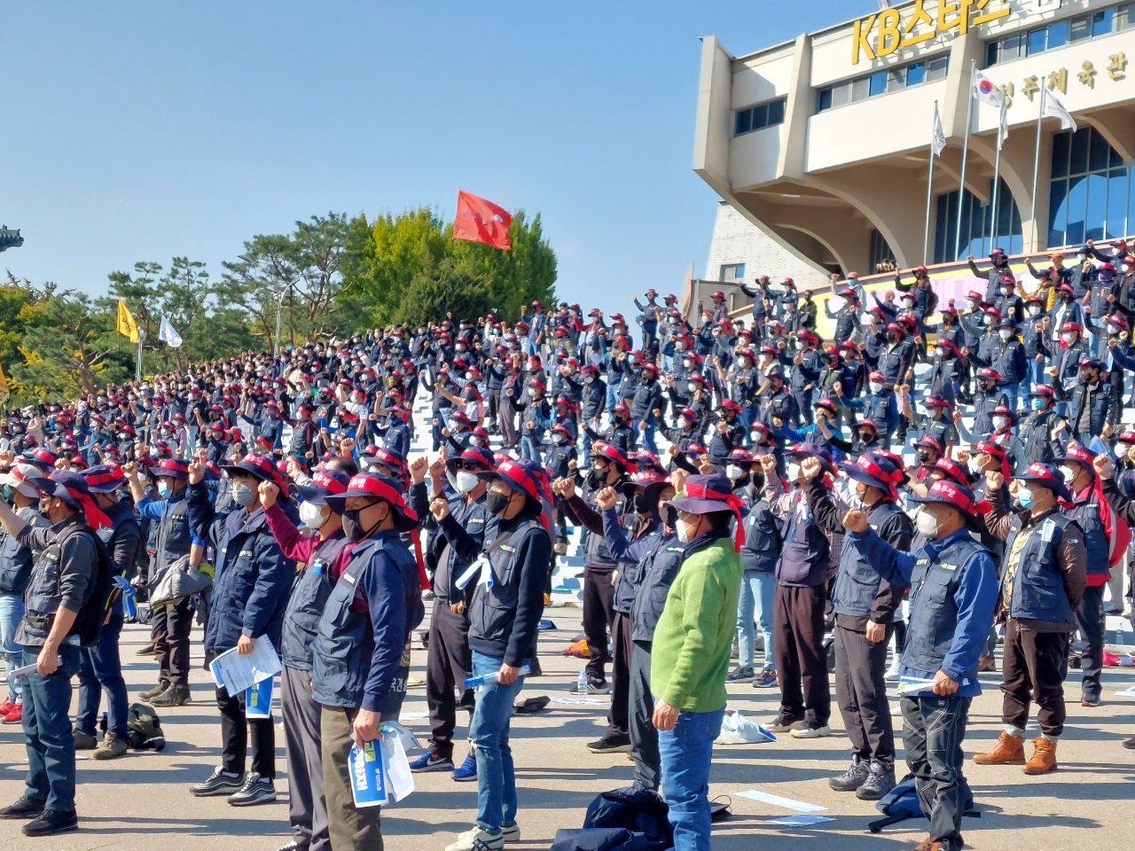 민주노총 충북지역본부는 20일 청주체육관 앞에서 ‘불평등 타파! 평등사회로 대전환’을 촉구하는 ‘민주노총 1020 총파업 충북대회’를 열었다.
