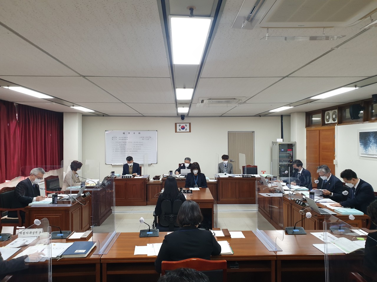 충북도의회 정책복지위원회는 23일 1차 회의를 열고 제3회 충북도 추가경정예산안을 심사했다.(충북도의회 제공)