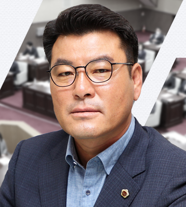 김기창 도의원. 김 의원은 음성군 A노인회가 국가공유재산을 무단점용해 사무실을 설치한 것에 관여했다는 의혹을 받고 있다.