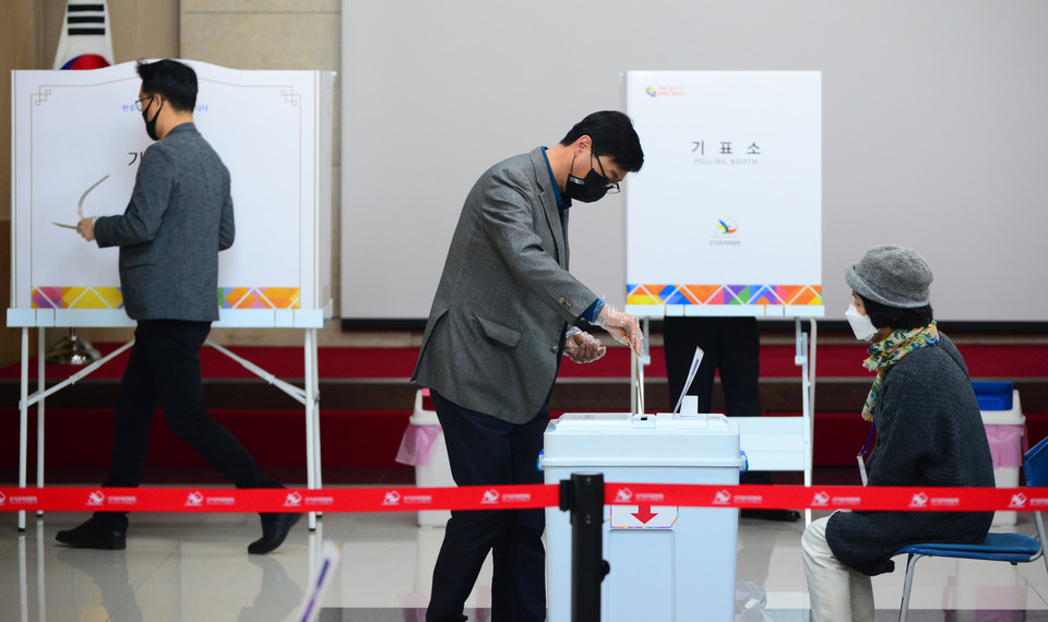  충청북도선거관리위원회에 따르면 4일과 5일 이틀간 진행된 대통령선거 사전투표에서 충북지역 유권자 136만5033명 가운데 49만3605명이 참여했다. (사진 충북인뉴스  DB)
