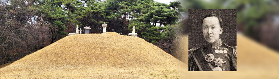 강원도 춘천시에 소재한 친일반민족행위자 민영휘(사진 오른쪽)의 묘. 왕릉처럼 규모거 거대하다.