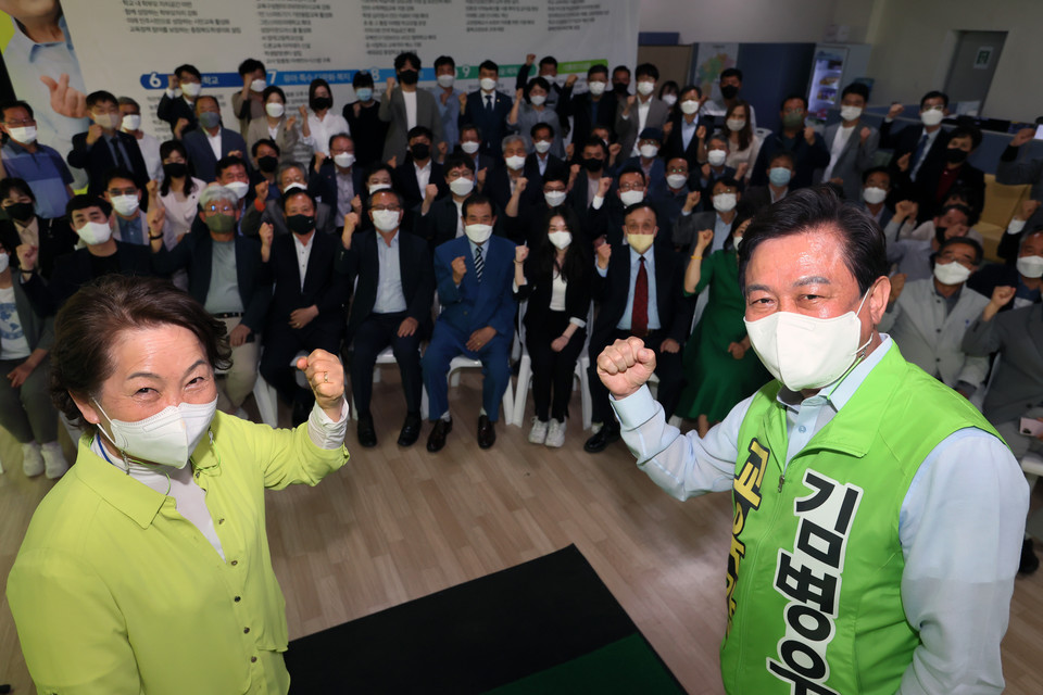 지난 7일 김병우 충청북도교육감 예비후보는 선거사무소 ‘미래 희망 캠프’에서선대위 발대식을 진행했다.