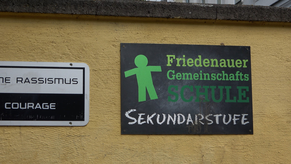 프리데나우어 공동체학교(Friedenauer Gemeinschafts schule) 간판.