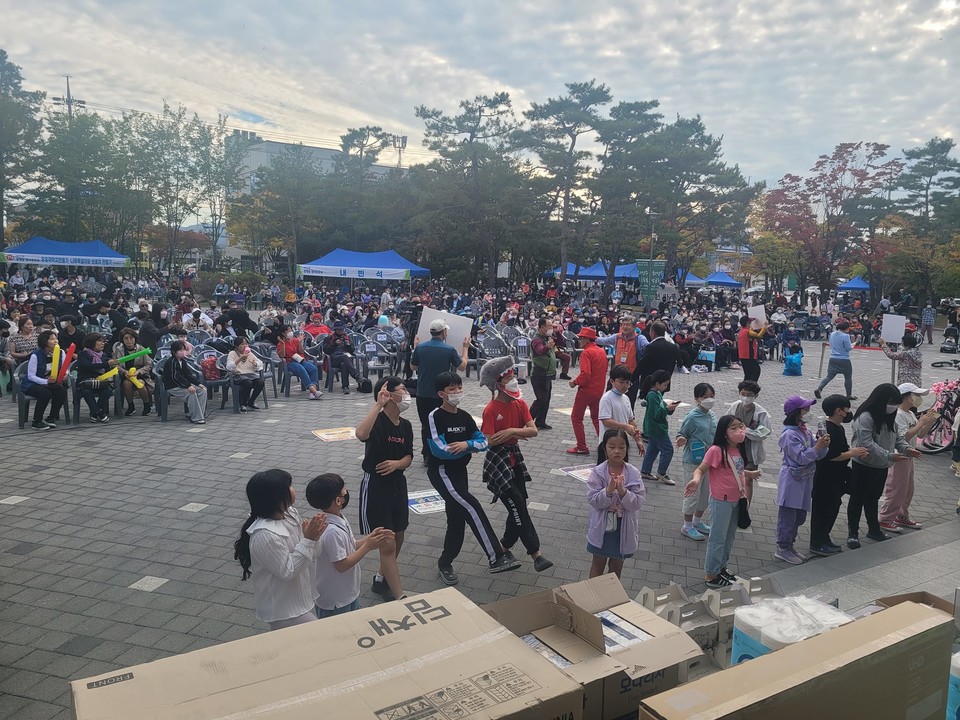 올해로 14회를 맞는 원마루축제가 지난 15일 청주시 분평동 원마루공원 일대에서 진행됐다.