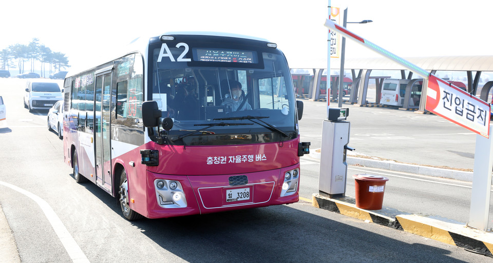 오송역과 세종 시외버스터미널 구간을 다니는 'BRT 전용 자율주행버스'가 시범운행을 시작했다. (사진=뉴시스)