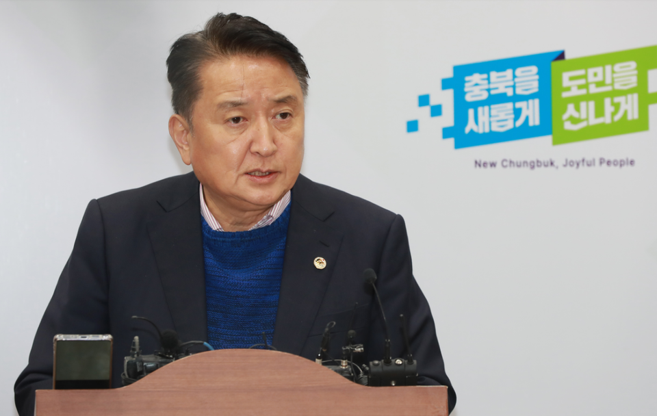 여론조사기관 리얼미터가 13일 공개한 ‘2023년 3월 광역자치단체평가’에 따르면 김영환 지사에 대한 긍정평가는 48.8%로 지난달(55.8%) 대비 7% 하락했다.