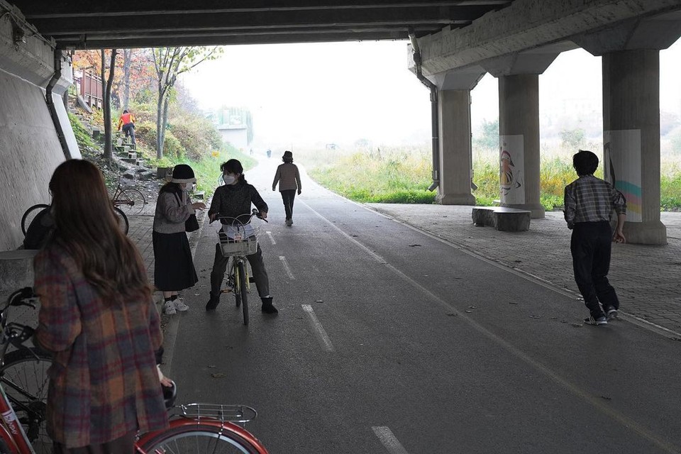'니모를 찾아서' 여행 중 무심천 자전거 타기 프로그램 모습. (사진=에이드풀)