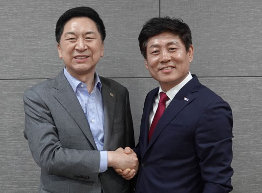 지난 26일 김선겸 청주시기업인협의회장이 국회의원회관에서 김기현 국민의힘 대표와 만났다.