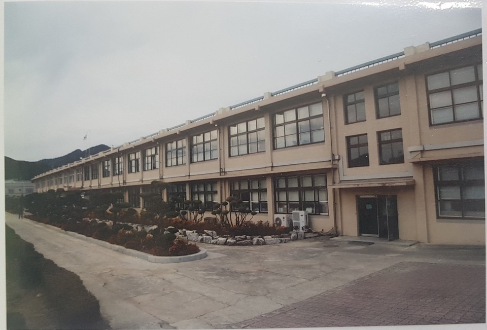 황간중학교.(출처 충북교육청 폐교 역사자료 홈페이지)