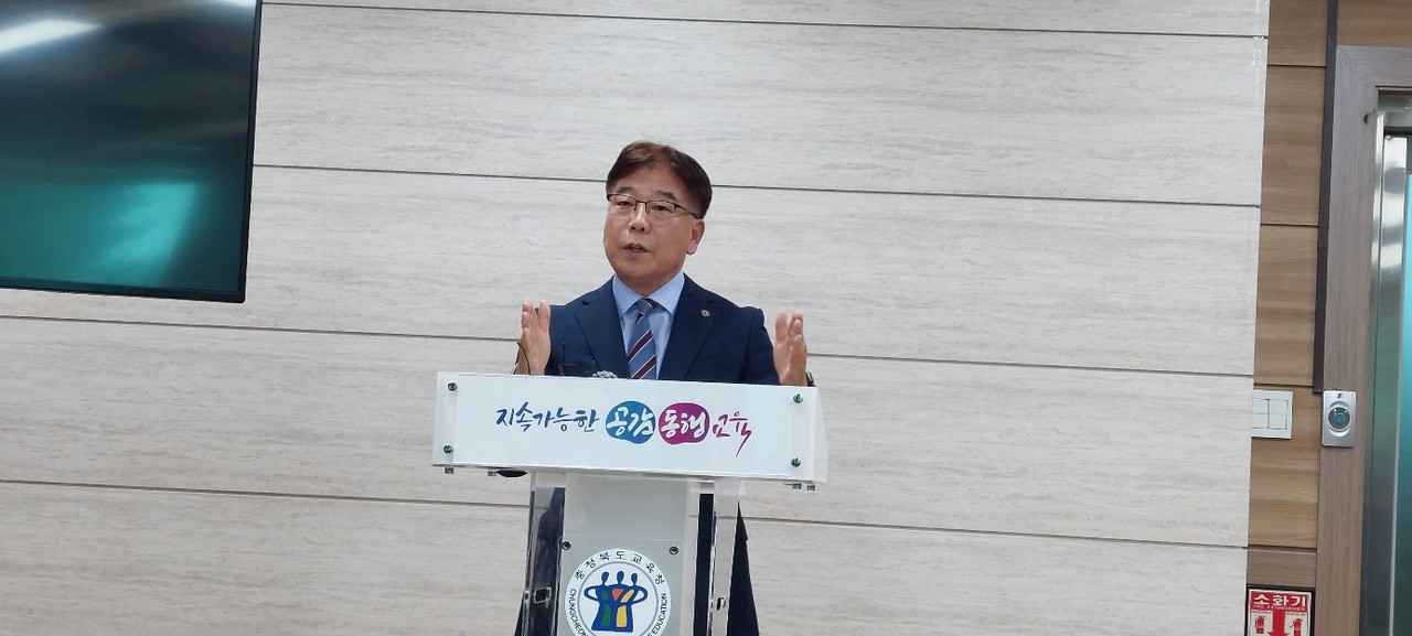 충북교육청 오영록 교육국장이 12일 '(가칭)단재고 2025년 발전적 개교를 위한 기본계획'을 발표하고 있다.