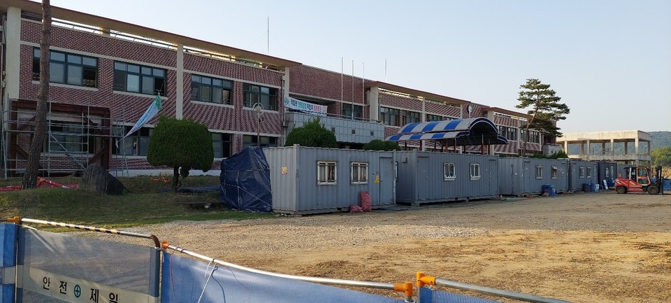 단재고등학교가 들어설 가덕중학교 공사현장 모습.