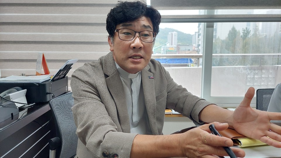 윤종두 창원이주민센터장.