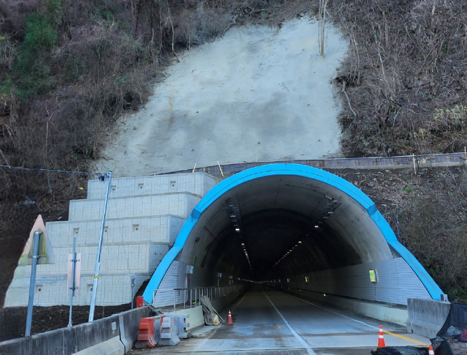 보은군 봉계터널 상행선(청주방향) 터널 공사 모습. (보은군 제공)
