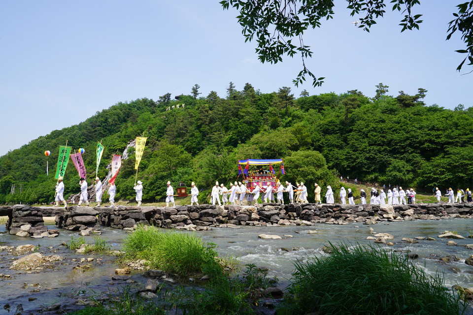 19일 개막하는 생거진천 농다리 축제는 `천년의 농다리를 넘어, 청룡의 품으로'라는 주제로 3일간 일정으로 펼쳐진다.