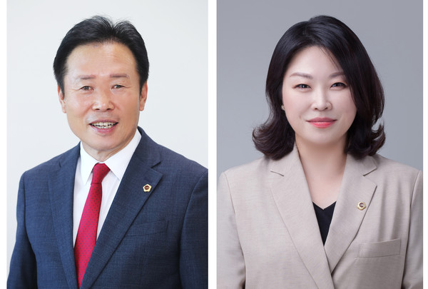 3일 박진희(더불어민주당), 오른쪽) 충북도의원이 황영호(국민의힘, 왼쪽) 충북도의회의장에게 감사의 마음을 전했다.