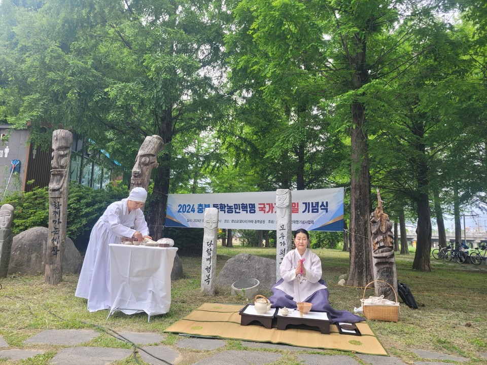 국가기념일로 지정된지 여섯 번째 해를 맞는 11일, ‘2022년 충북 동학농민혁명 국가기념일 기념’ 행사가 청주 꽃다리 인근 동학장승공원에서 열렸다. (사진=김남균 기자)