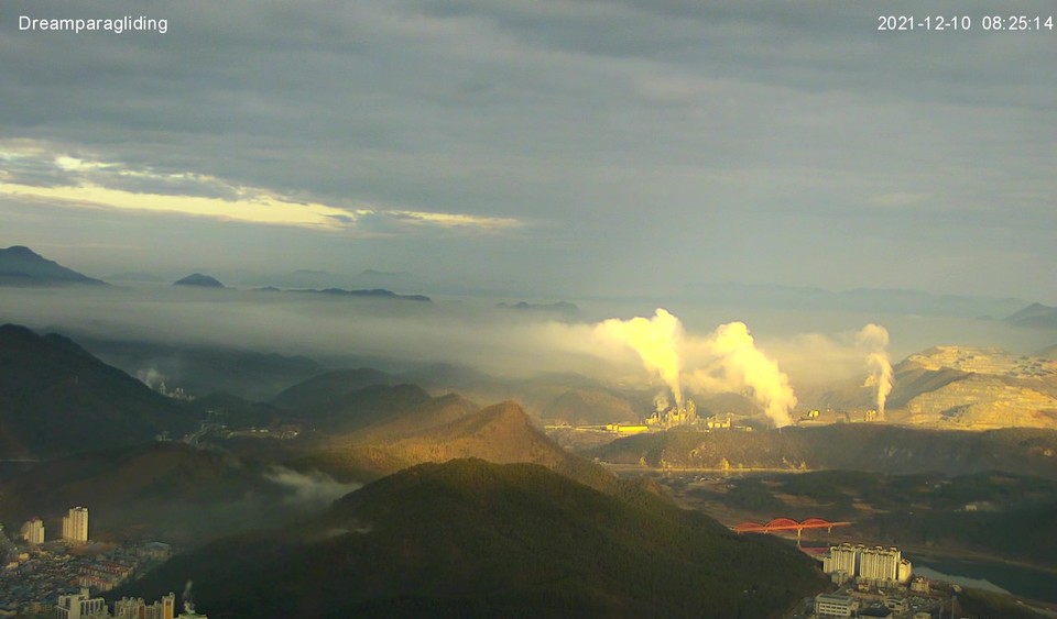 충북 제천군과 단양군에 소재한 시멘트 공장에서 작업중이던 노동자들이 사망하는 사고가 3년동안 5건이 발생했다. 사진은 충북 단양군 시민트 공장 전경(사진=전국시멘트공장대책위원회)