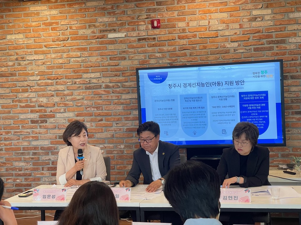 간담회에서 임은성 청주시의원이 발언을 하고 있다.