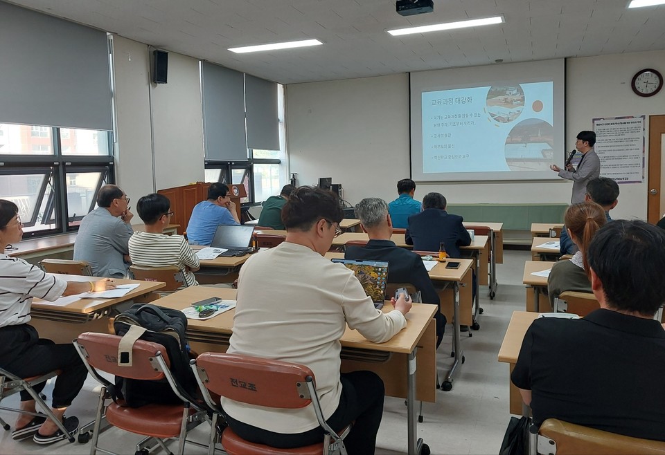 충북교육연대와 충북교육발전소는 29일 ‘IB전격도입! 충북교육을 구할 것인가?’라는 주제로 토론회를 열었다.(전교조 충북지부 제공)