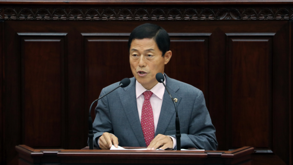 충북도의회 교육위원회 김현문 위원장이 외국인 전용 카지노 입점 반대와 관련 발언을 하고 있다.(충북도의회 제공)