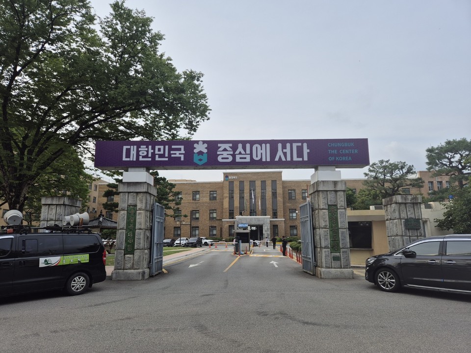 8월 1일부터 시행되는 초다자녀지원사업 등 출산지원사업에 불참한 청주시에 대해 충북도가 불편한 기색을 드러냈다.