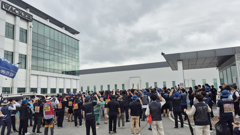 22일 민주노총 충북본부는 바커케미칼 진천공장 앞에서 사측의 노조파괴행위를 규탄하는 파업투쟁 지지 결의대회를 개최했다. (사진=민주노총 충북본부)
