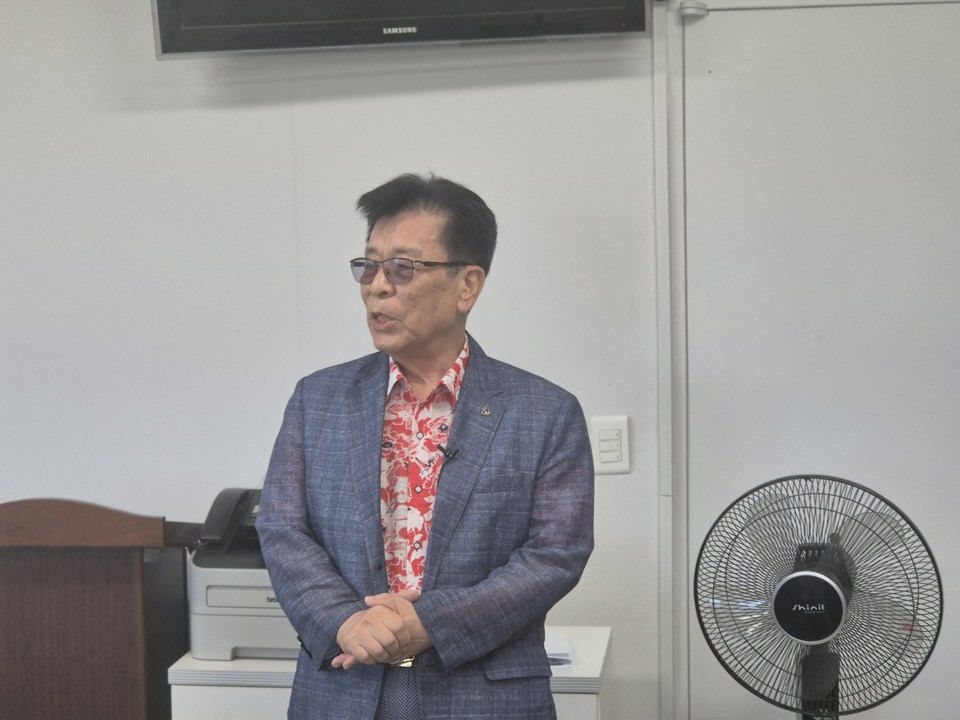 4일 오전 1030분 정영기(박덕흠 국회의원 전 후원회장)씨는 보은군청 기자실에서 기자회견을 진행하고 입장문을 발표했다. (사진=김남균 기자)