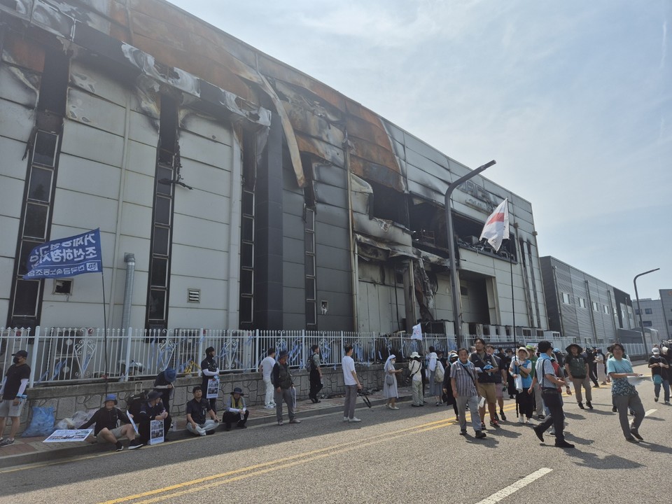 지난 22일 경기 화성(갑) 송옥주 국회의원(더불어민주당)아리셀 참사 원인의 구조적인 문제를 해결하고, 국가의 사회적 참사 책임을 강화하기 위한 ‘아리셀 참사 재발방지 5법’을 대표발의했다고 밝혔다.