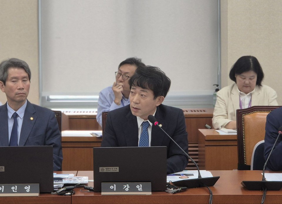 이강일 국회의원은 지난 7일 열린 국무조정실 대상 국정감사에서, 김대남 전 대통령실 행정관이 SGI서울보증 상근감사위원으로 가게 된 과정을 두고 김건희 여사의 ‘대가성 보은인사’ 가능성을 제기했다.