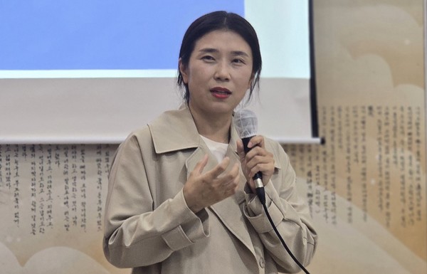 전북민주언론시민연합 손주화 사무처장은 25일 '‘지역 언론의 생태계와 인터넷 언론 활성화 방안’'을 주제로 한 워크숍에서 지역 언론 전반의 환경 변화와 인터넷 언론이 지역민들에게 더욱 깊숙이 다가갈 수 있는 방안을 제시해 주목을 끌었다.