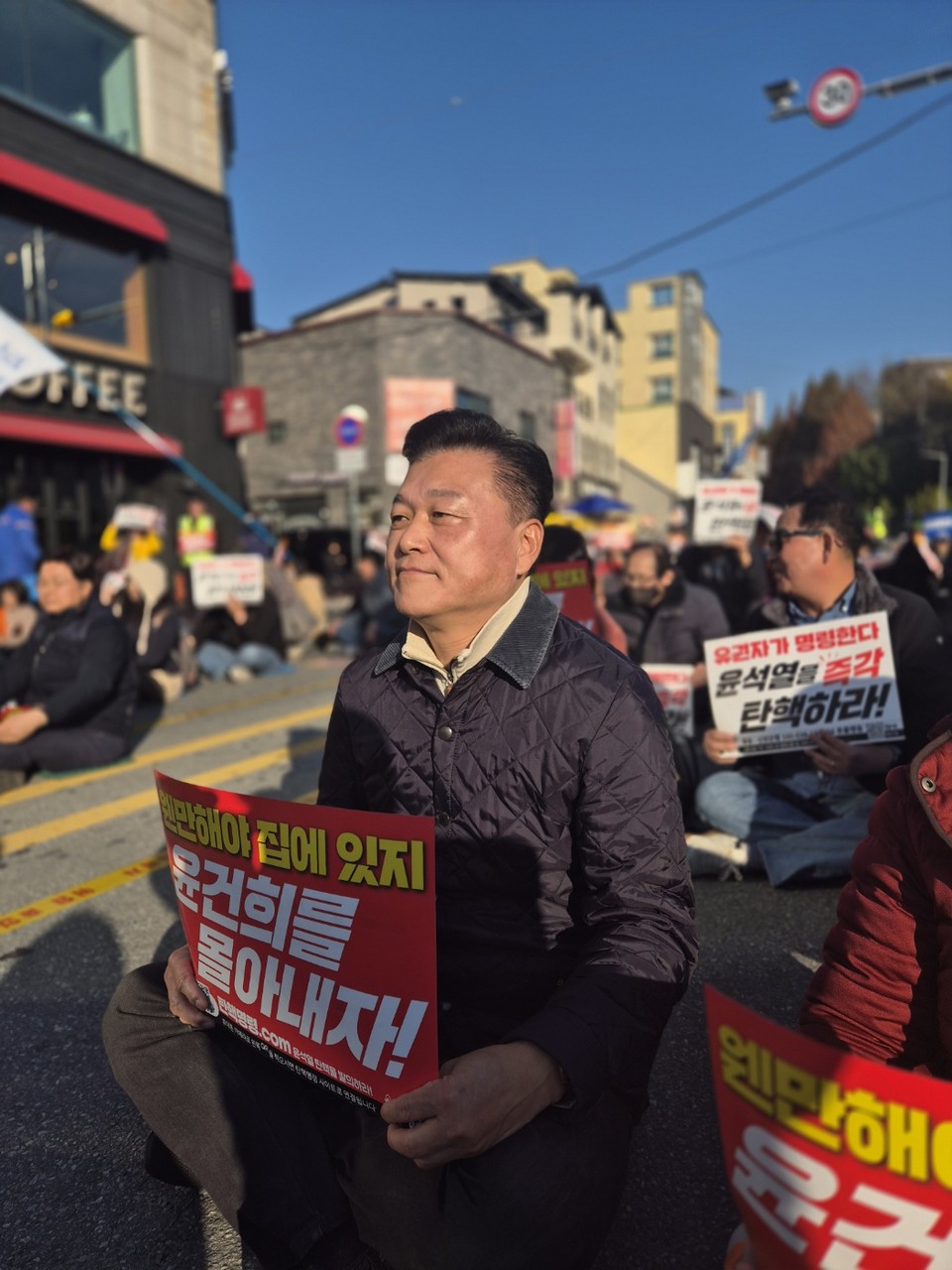 24일 오후 3시 충북대학교 정문 오거리에서 윤석열 대통령 탄핵을 요구하는 유권자대회가 열렸다. (사진=김남균 기자)