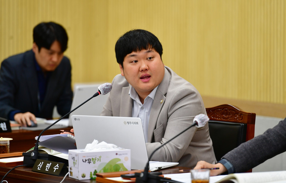 제2차 정례회 도시건설위원회 2024년도 행정사무감사에서 신민수 의원이 발언하고 있다. (사진=청주시의회)