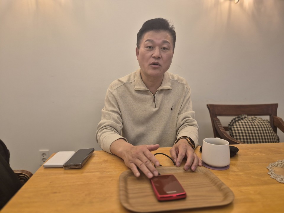 신용한 전 서원대 석좌교수. 자신이 가지고 있는 외장하드에는 대선당시 윤석열 캠프에서 취득한 6.7기바이트의 정보가 담겨있다고 전했다. (사진=김남균 기자)