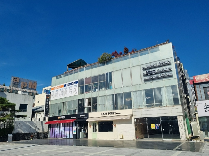 충청북도인재평생교육진흥원이 지난 11월 13일 구입한 신사옥 부지와 건물 전경