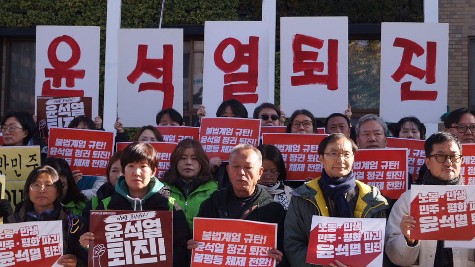 4일 11시 충북도청 앞에서 열린 충북 내 시민단체의 정권 퇴진 기자회견 모습 (사진=이종은 기자)