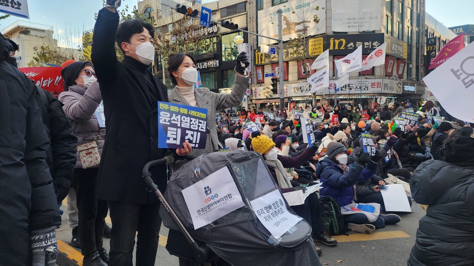 유모차를 끌고 아이와 함께 참석한 참가자들이 눈길을 끌었다.