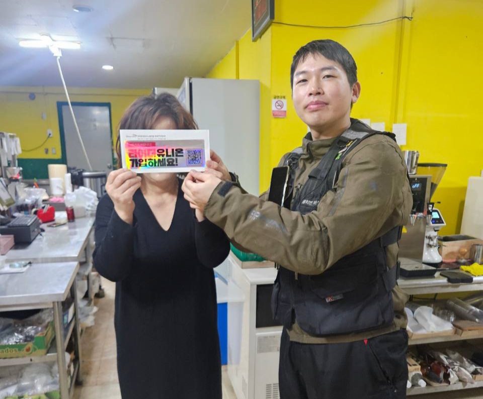 라이더유니온 충북지회가 올 여름 배달노동자에게 얼음물을 나눠준 업체를 시상했다. (사진=라이더유니온 충북지회)